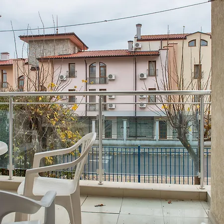 Sun Apartment *